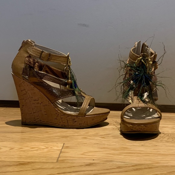 Tan wedges - Picture 1 of 3